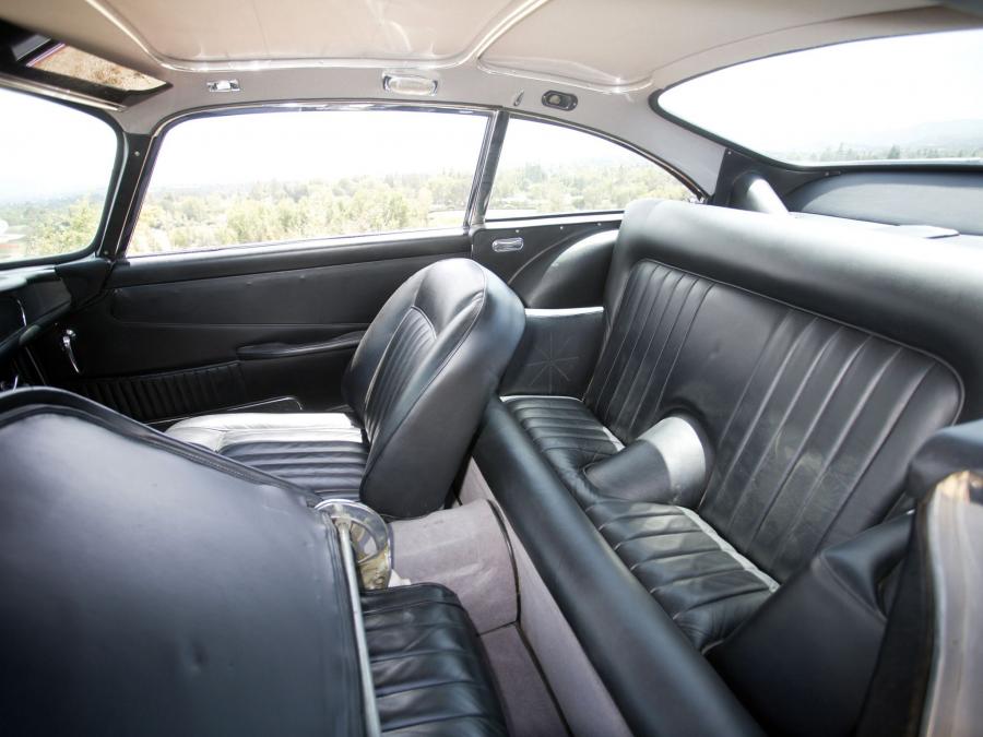 Интерьер Aston Martin DB5 1963 года  (фото 23 из 37)